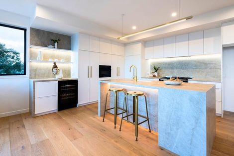 Photo of property in 18a Eastcliffe Road, Castor Bay, Auckland, 0620