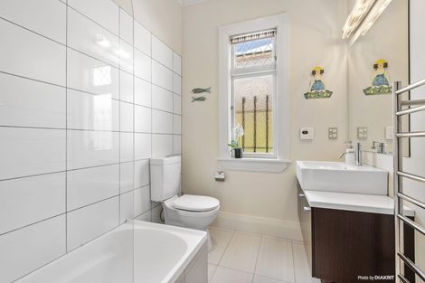 Photo of property in 17 Aorangi Terrace, Thorndon, Wellington, 6011