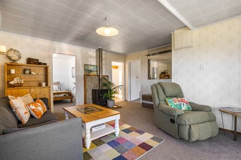 Photo of property in 69 Cornwallis Road, Cornwallis, Auckland, 0604