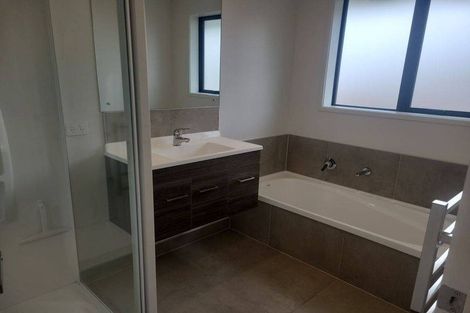 Photo of property in 5 Kapiakauri Road, One Tree Point, 0118