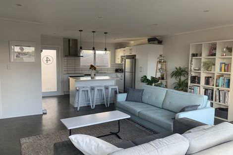 Photo of property in 4/133 Shakespeare Road, Milford, Auckland, 0620