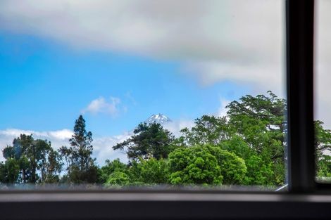 Photo of property in 4 Cowling Road, Hurdon, New Plymouth, 4310