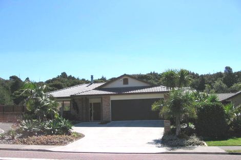 Photo of property in 23 Kate Sheppard Avenue, Torbay, Auckland, 0630