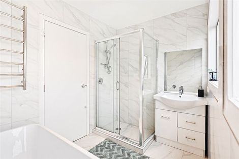 Photo of property in 102 Bruce Mclaren Road, Henderson, Auckland, 0612