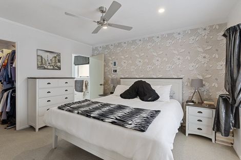 Photo of property in 13 Hastings Place, Hamilton Lake, Hamilton, 3204