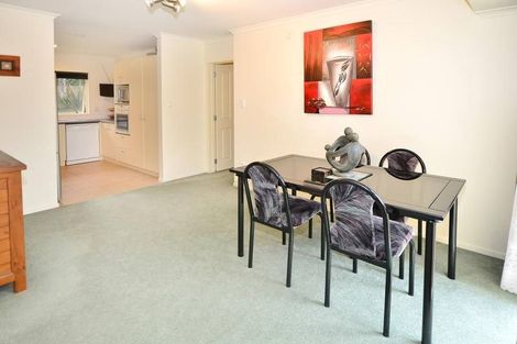 Photo of property in 92 Buscomb Avenue, Henderson, Auckland, 0610