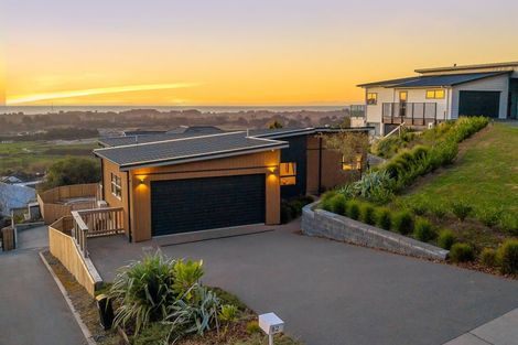 Photo of property in 82 Kotare Street, Waikanae, 5036