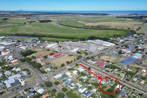 Photo of property in 10 Easton Street, Foxton, 4814