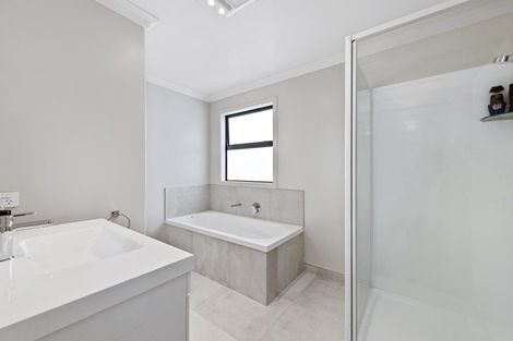 Photo of property in 20 Naeo Close, Papamoa Beach, Papamoa, 3118