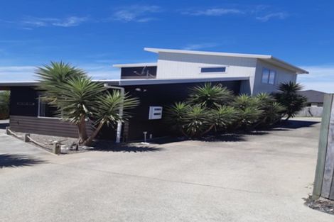 Photo of property in 25 Ocean View Rise, Ruakaka, 0116