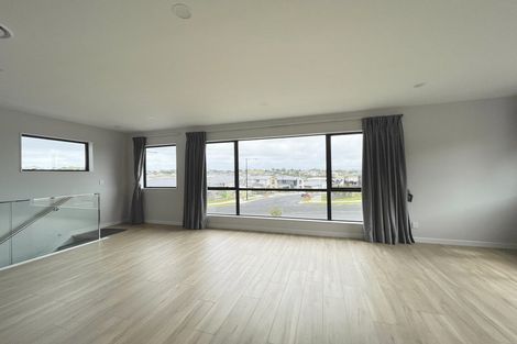 Photo of property in 35 Symes Drive, Red Beach, 0932