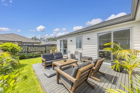 Photo of property in 14 Ropere Street, Kumeu, 0810