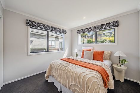 Photo of property in 12 Grumman Lane, Newlands, Wellington, 6037