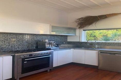 Photo of property in 17 Shannon Street, Mount Victoria, Wellington, 6011