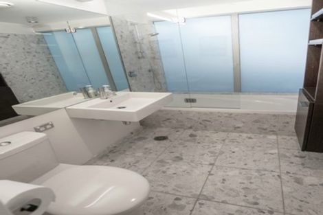 Photo of property in 74 Oriental Parade, Oriental Bay, Wellington, 6011