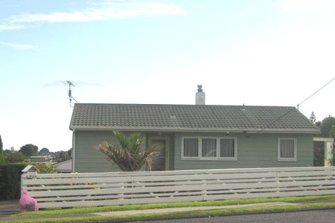 Photo of property in 14 Exmouth Road, Northcote, Auckland, 0627