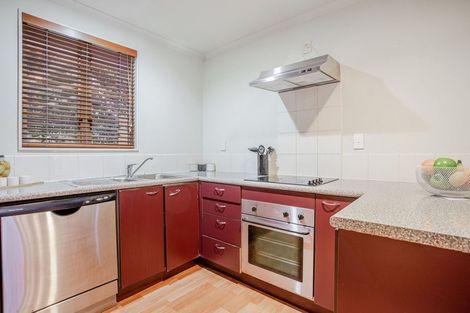 Photo of property in 37 Verdale Circle, Glen Eden, Auckland, 0602