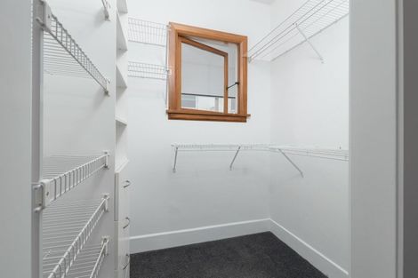 Photo of property in Devonport Apartments, 30/127 Saint Aubyn Street, New Plymouth, 4310