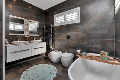 Photo of property in 13 Waitemata Drive, One Tree Point, 0118