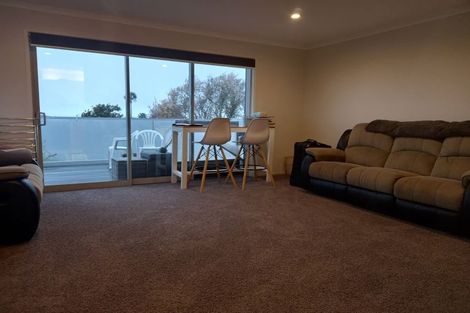 Photo of property in 82 Queens Road, Glen Avon, New Plymouth, 4312