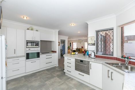 Photo of property in 33a Sandwich Road, St Andrews, Hamilton, 3200