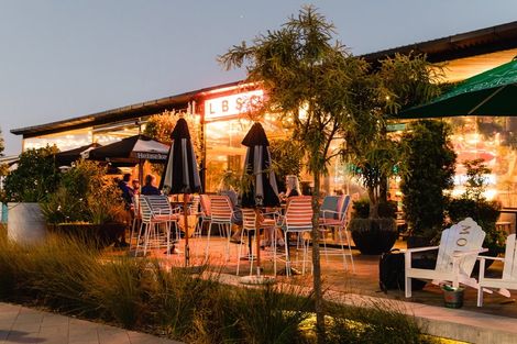 Photo of property in 2 Streamview Way, Long Bay, Auckland, 0630