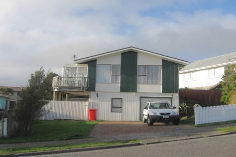 Photo of property in 15 Mapplebeck Street, Titahi Bay, Porirua, 5022