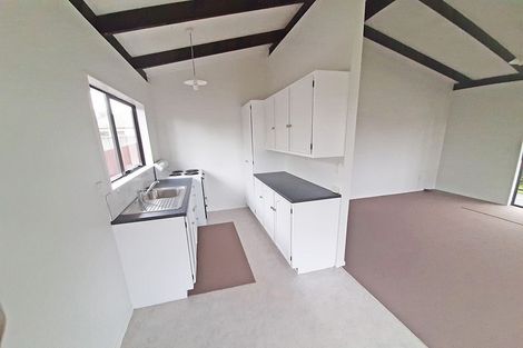 Photo of property in 2/215a Swanson Road, Henderson, Auckland, 0610