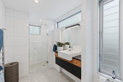 Photo of property in Weekeston Apartments, 2 Nobs Line, Strandon, New Plymouth, 4312