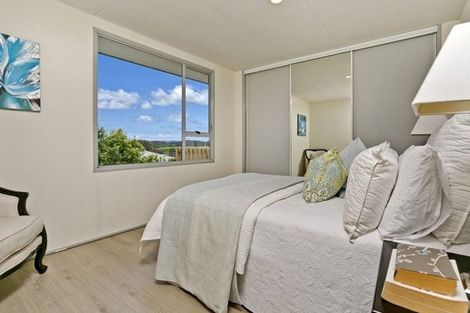 Photo of property in 9 Jumento Place, Unsworth Heights, Auckland, 0632
