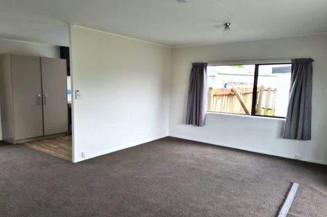 Photo of property in 16 Southview Place, Wattle Downs, Auckland, 2102