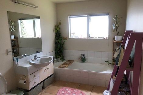 Photo of property in 31 Bronzewing Terrace, Unsworth Heights, Auckland, 0632