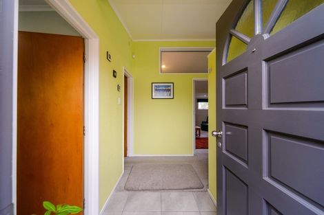 Photo of property in 6 Dunk Place, Milson, Palmerston North, 4414