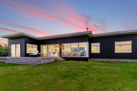 Photo of property in 22 Wonderview Road, Leigh, 0985