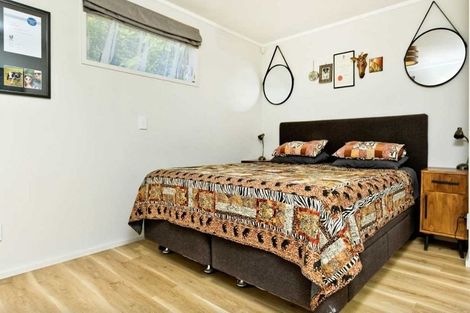 Photo of property in 16 Woodglen Road, Glen Eden, Auckland, 0602