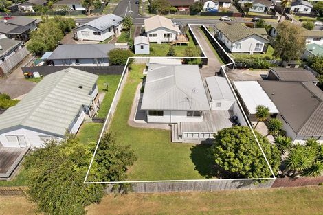 Photo of property in 22a Riverton Drive, Randwick Park, Auckland, 2105