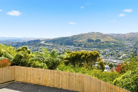 Photo of property in 6a Chastudon Place, Tawa, Wellington, 5028