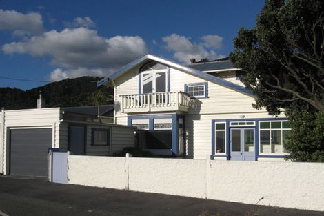 Photo of property in 141 Marine Parade, Eastbourne, Lower Hutt, 5013