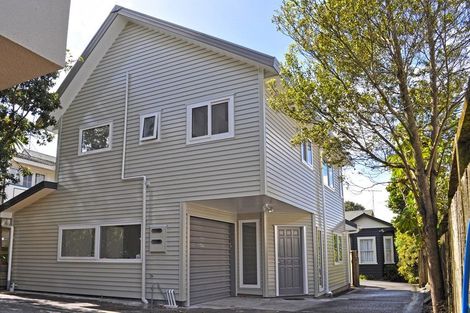 Photo of property in 2/207 Onewa Road, Birkenhead, Auckland, 0626