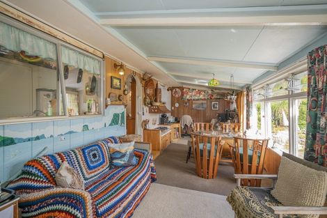 Photo of property in 14 Annette Place, Whitianga, 3510