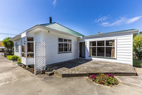 Photo of property in 24 Great North Road, Waipawa, 4210