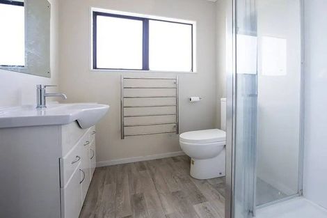 Photo of property in 2/2 Woodall Place, Totara Vale, Auckland, 0627