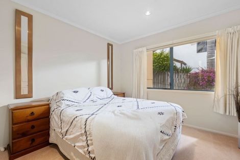 Photo of property in 3 Margaret Henry Crescent, Oteha, Auckland, 0632