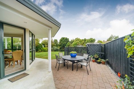 Photo of property in 135 Summerhill Drive, Fitzherbert, Palmerston North, 4410