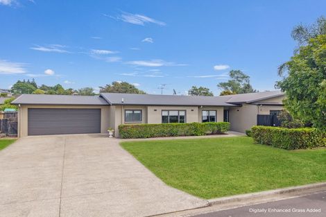 Photo of property in 2 Four Oaks Place, Pukekohe, 2120