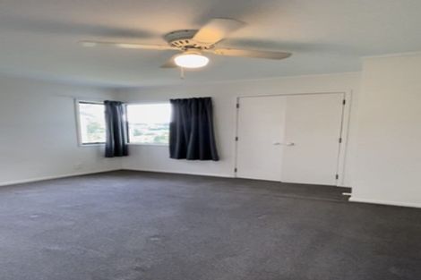 Photo of property in 2/5 Tahinga Street, Northcote, Auckland, 0627
