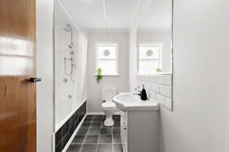 Photo of property in 15 East Street, Petone, Lower Hutt, 5012