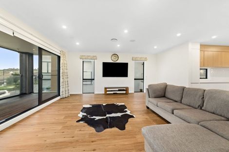 Photo of property in 19 Pacific Heights Road, Orewa, 0931