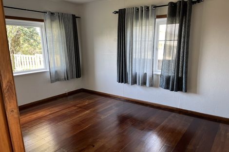 Photo of property in 129 Golf Road, Titirangi, Auckland, 0600