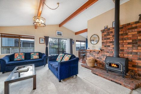 Photo of property in 3 Foyle Place, Glendene, Auckland, 0602